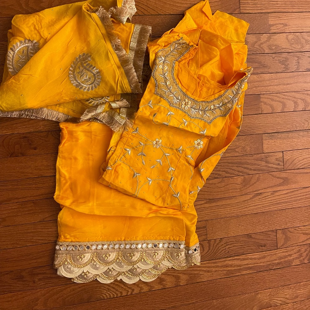 Yellow Embroidered Women’s Ethnic Top and Dupatta